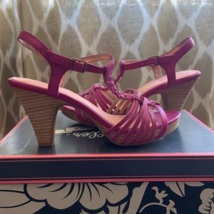 Seychelles size 8.5 leather stacked heel sandals